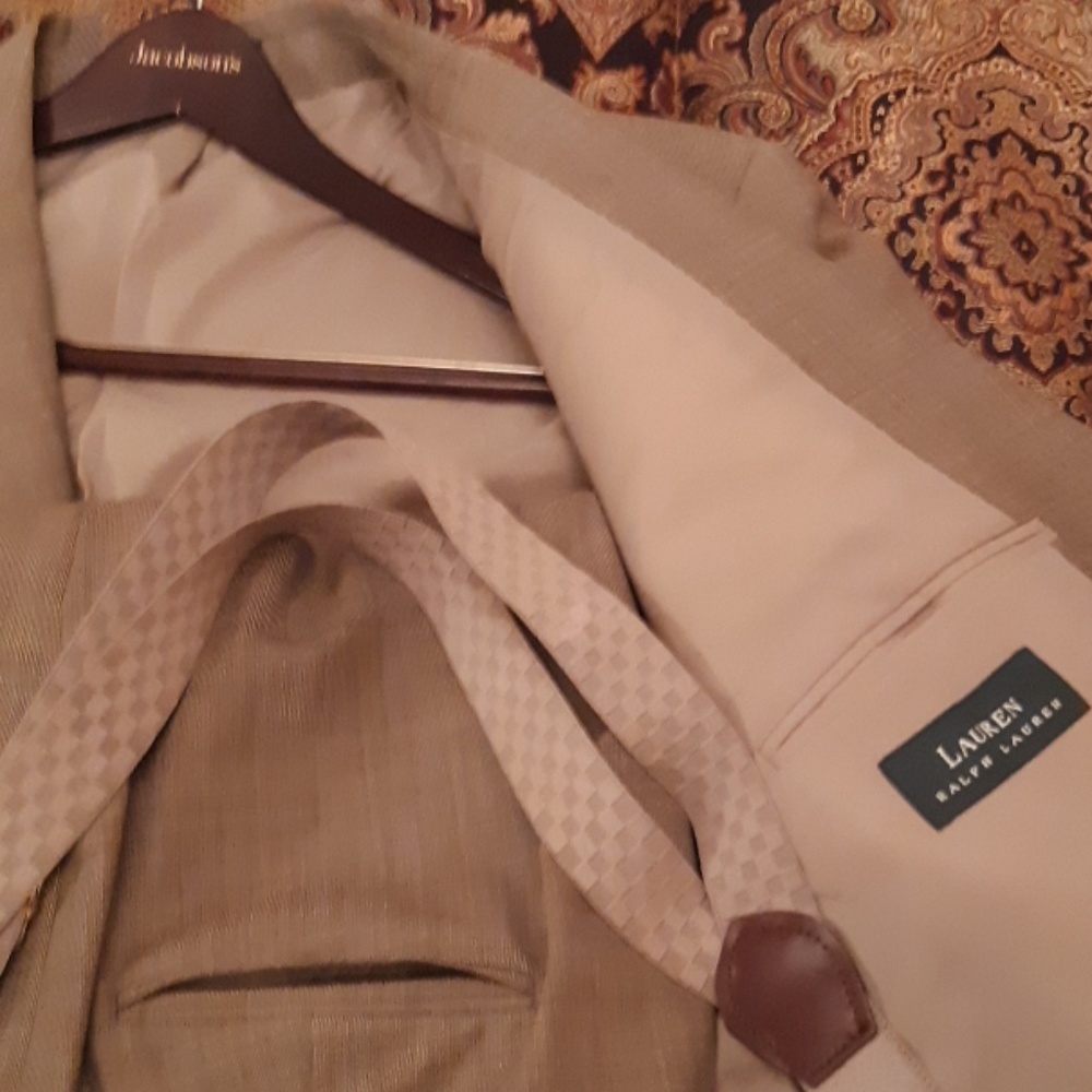 Suits - Picture 6 of 8